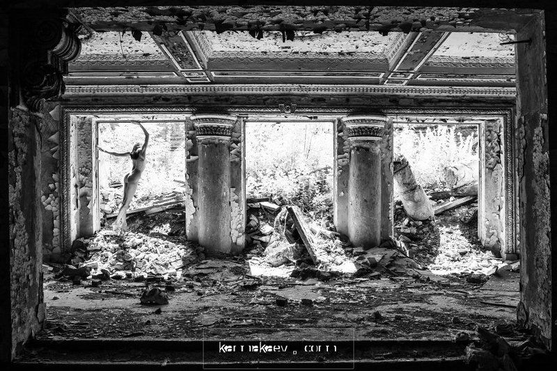 On the ruinsphoto preview