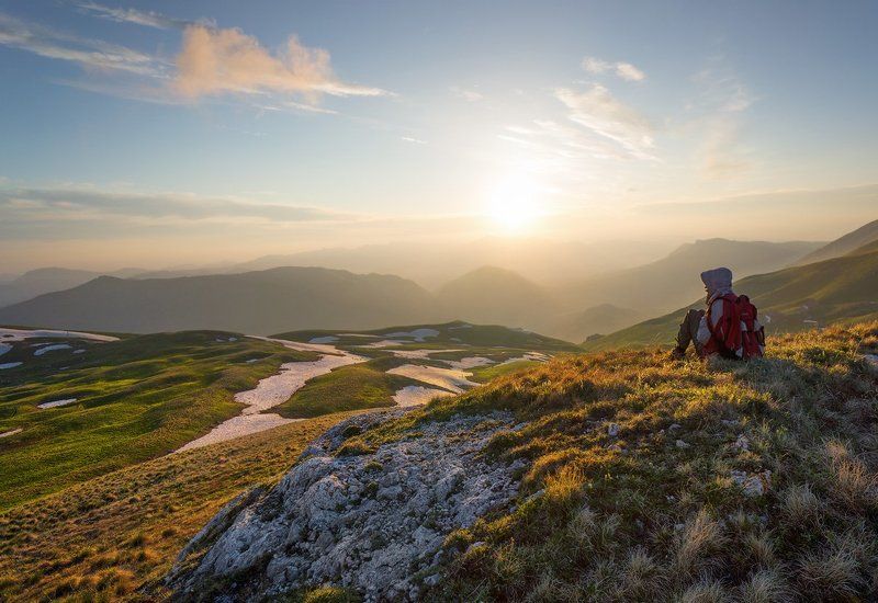 Закат, Лагонаки, Майкопский перевал Сидя на красивом холмеphoto preview