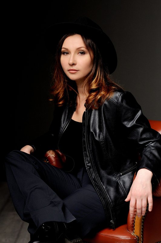 девушка,портрет,студия the attraction and contactphoto preview