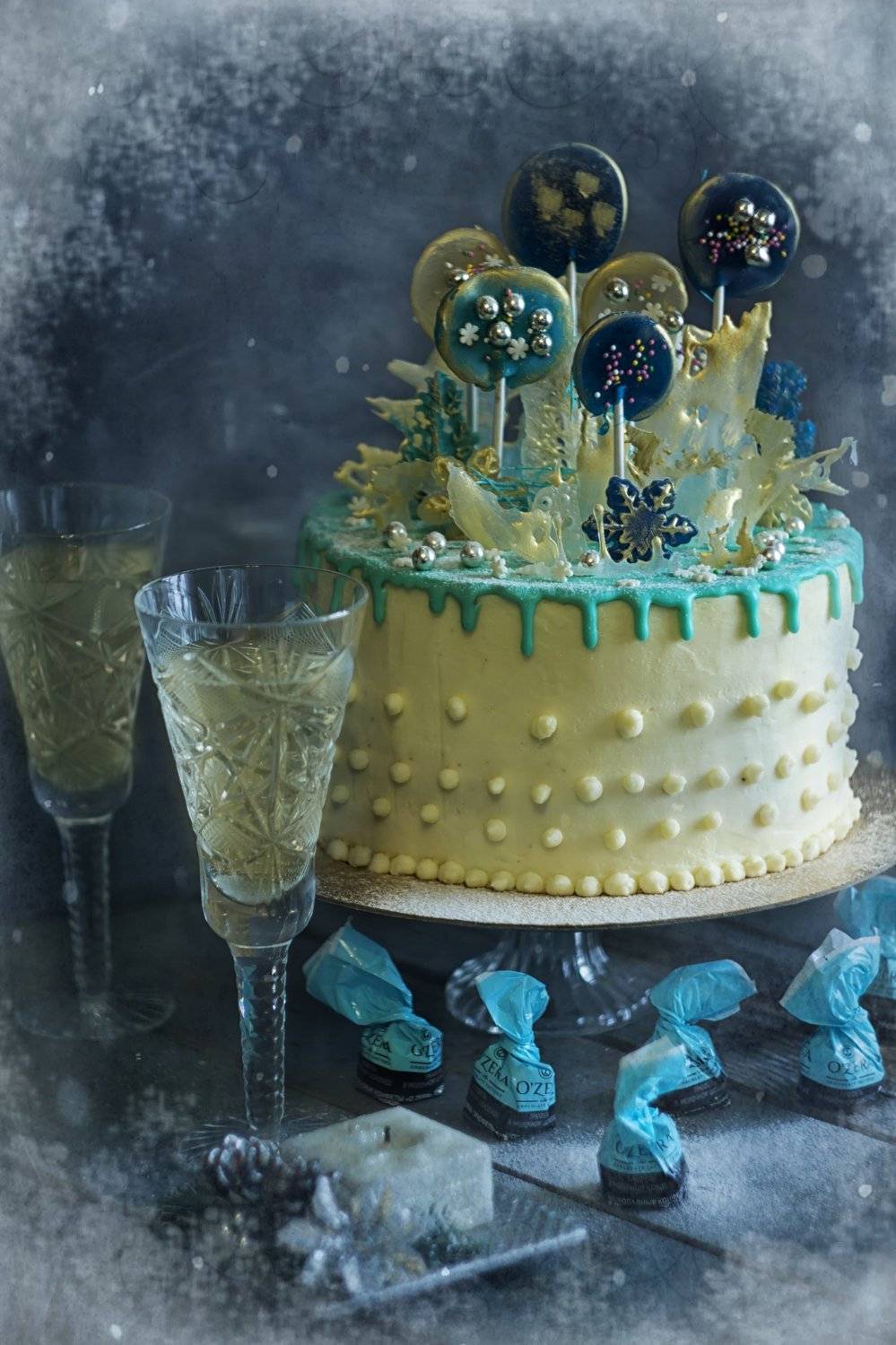 торт, праздник, шампанское, конфеты, Лионелла Зимина