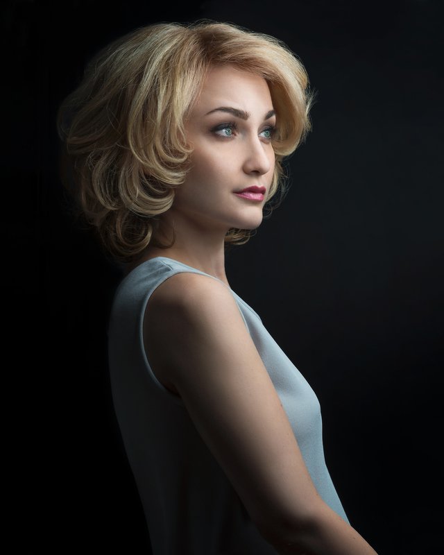 модель, студия, блондинка, портретная тарелка, женский портрет, платье Тамараphoto preview