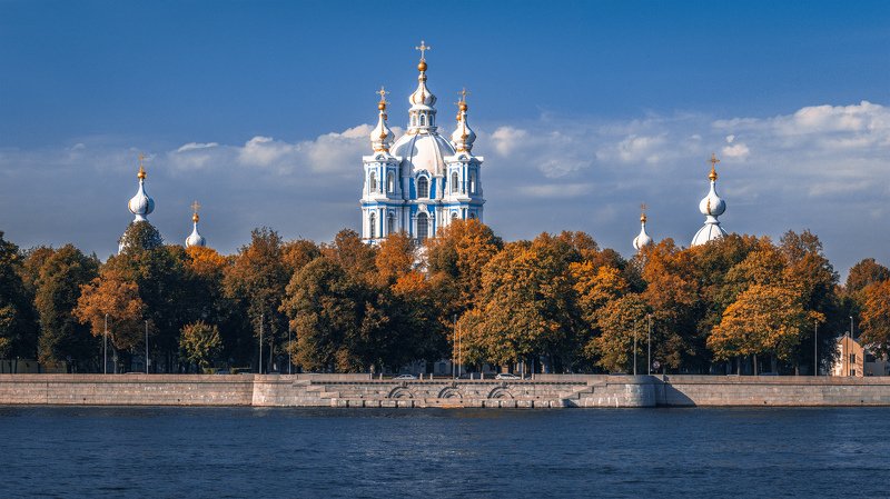 Панорама Смольного сада с другой стороны Невыphoto preview