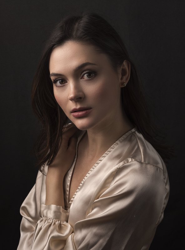 портрет , взгляд ,красивая девушка , цвет ,волосы , красивые губы ,нежность , таинственность photo preview