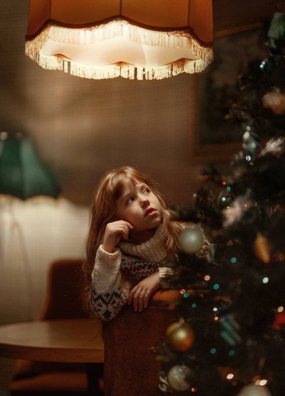 девочка, детство, вечер, парк, скамейка, закат, осень одиночество ретрооткрыткаphoto preview