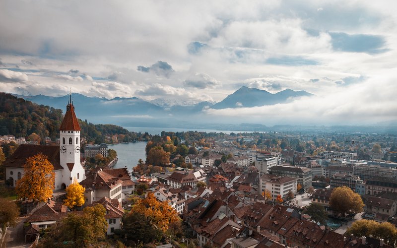 швейцария, церковь, собор, осень, горы, облака, дждь, небо, пейзаж, жедтые деревья, озеро ********photo preview