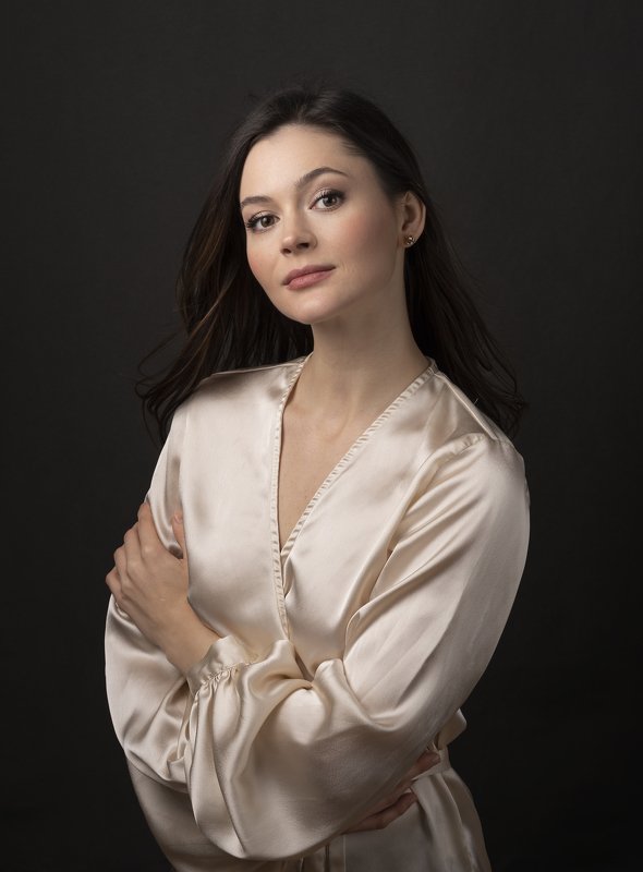 портрет , взгляд ,красивая девушка , цвет ,волосы , красивые губы ,нежность , таинственность photo preview