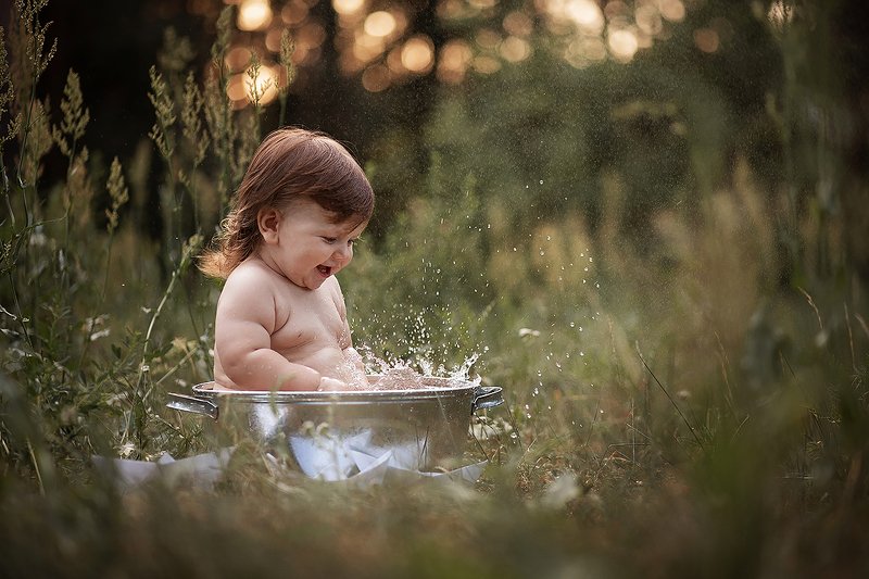 брызги, вода, купание, купаться, таз, природа, кораблик, зелень, закат, лес, сад, парк, закат, солнце, лето, солнечный, летний, портрет, мальчик, малыш Купание Тимоши.photo preview