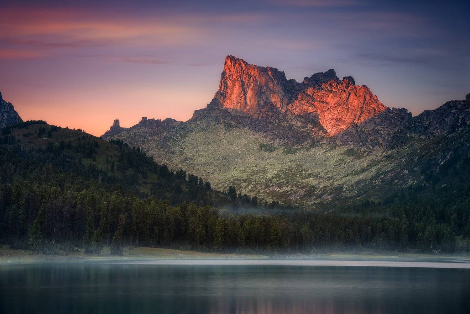 Пик Звездный. Автор: Дмитрий Антипов пейзаж, природа, красноярский край, ергаки, горы, пик, вершина, скала, тайга, вечер, закат, озеро, светлое, отражение, поход, туризм, путешествие, высокие, большой, красивая, Дмитрий Антипов