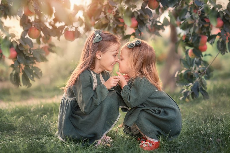 Под яблонькойphoto preview