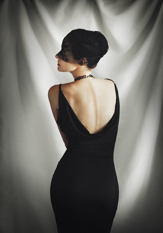 девушка, портрет, спина Незнакомкаphoto preview