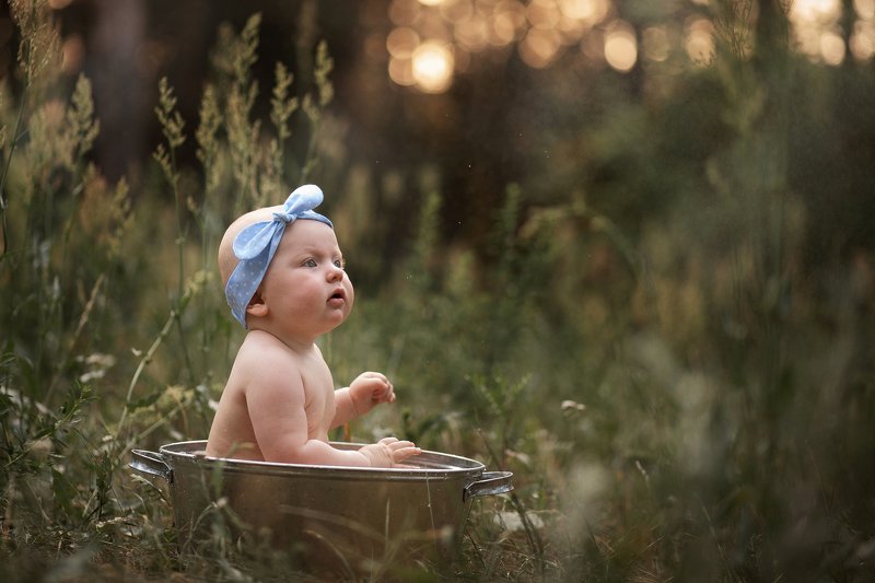таз, купание, лето, сад, парк, лес, природа, портрет, ребенок, детство, малыш, милый, красивая, закат, солнце, солнечный, боке Купание в тазикеphoto preview