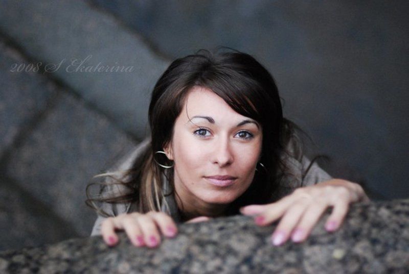 девушка, гранит, в дождь, портрет Валентинаphoto preview