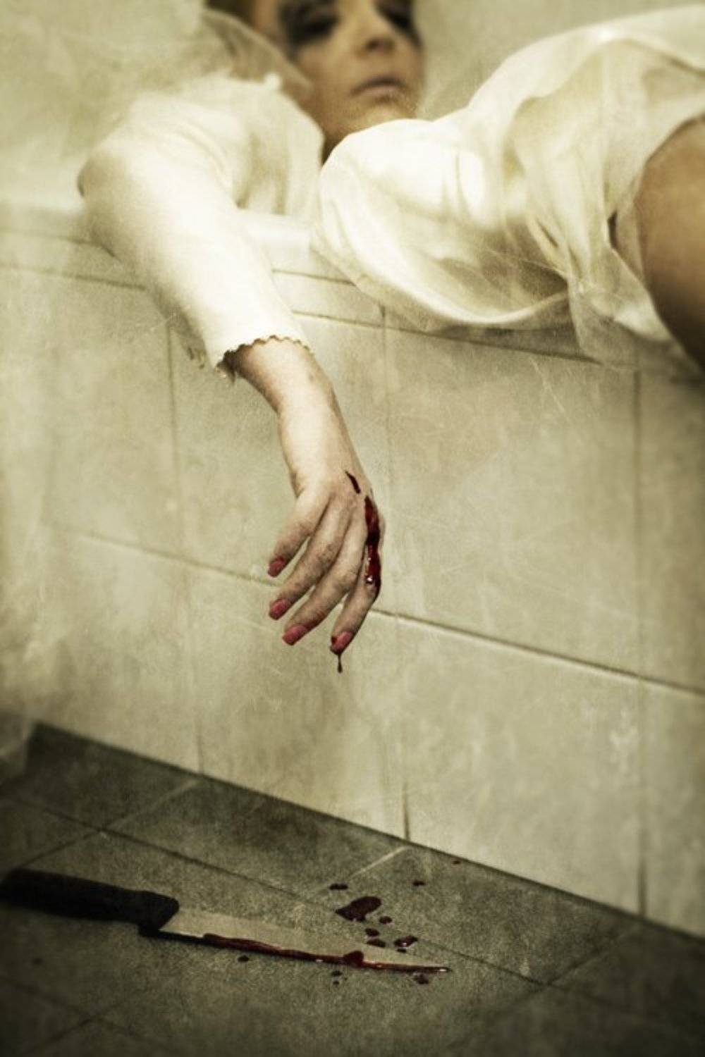 Suicide Bride. Автор: Юлия Кузьменко bride hotel blood creepy knife wedding, Юлия Кузьменко