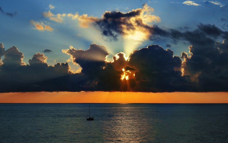 море, закат Световое шоу заката, или два горизонтаphoto preview