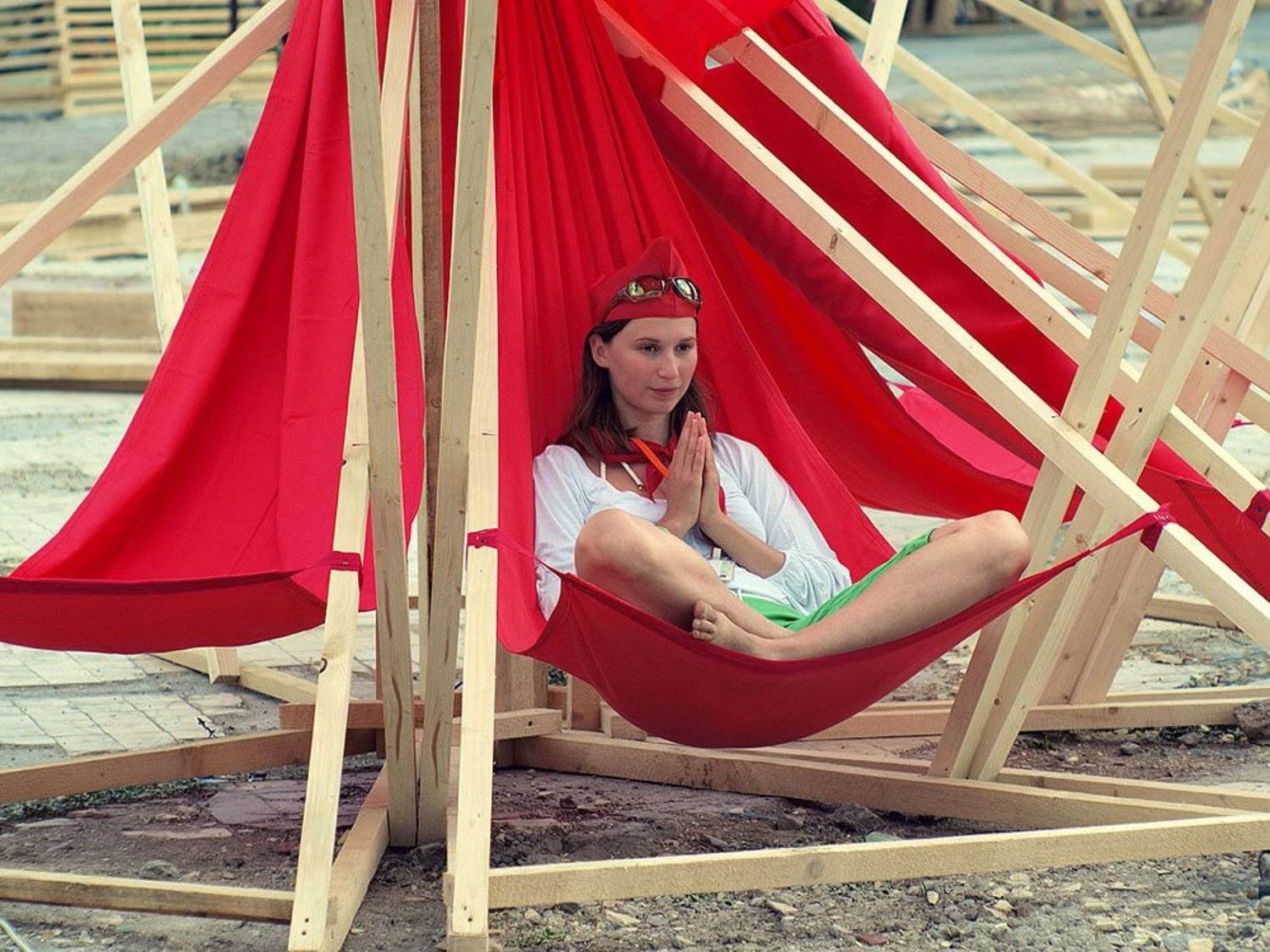 Омммм. Автор: Milky_Jane девушка, пионерка, будда, гамак, зурбаган, Milky_Jane