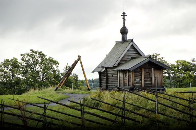 кижи,церковь,облака,забор Церквушкаphoto preview