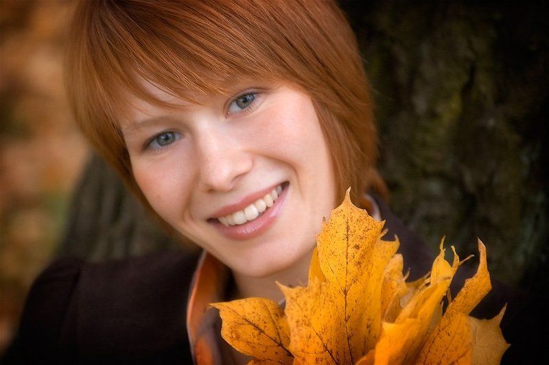 девушка, осень, природа, портрет, настроение, улыбка, учительница Портрет учительницыphoto preview
