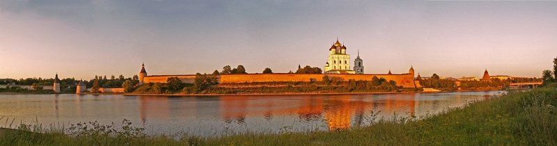 панорама, псков, храм Свечою многопламенной взметнулась Церковь Троицы...photo preview