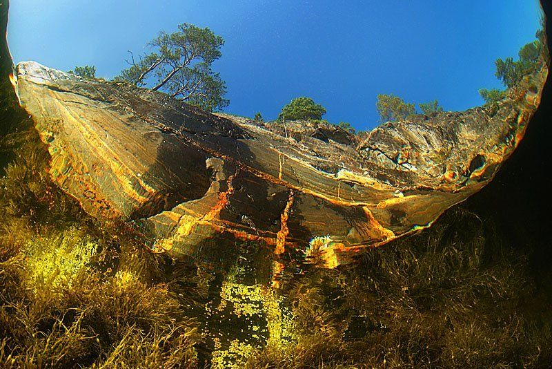Скала (взгляд из воды)photo preview