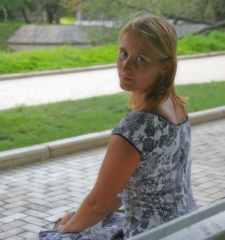 девушка, парк Помечтаю...photo preview