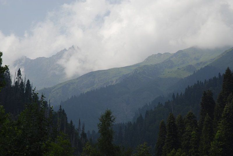 абхазия, страна души Спрятавшись в облакахphoto preview