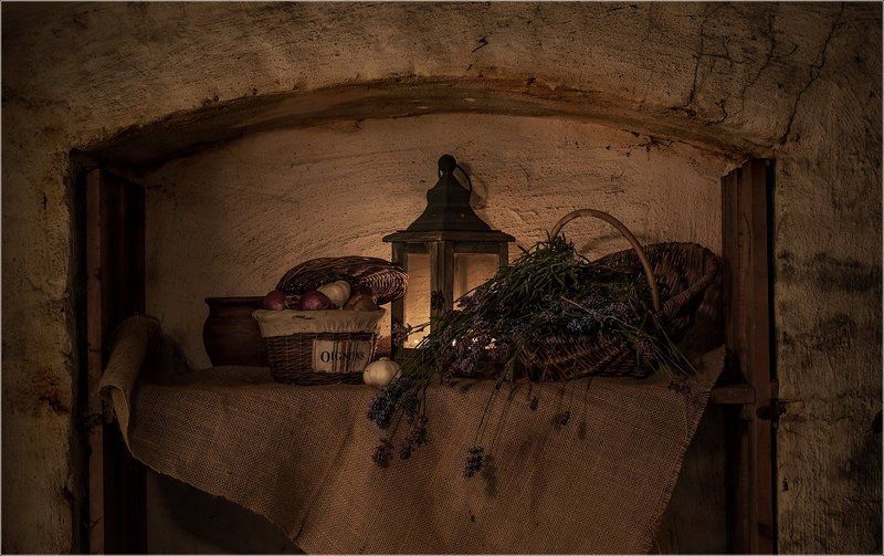 В старом подвале.. фото превью