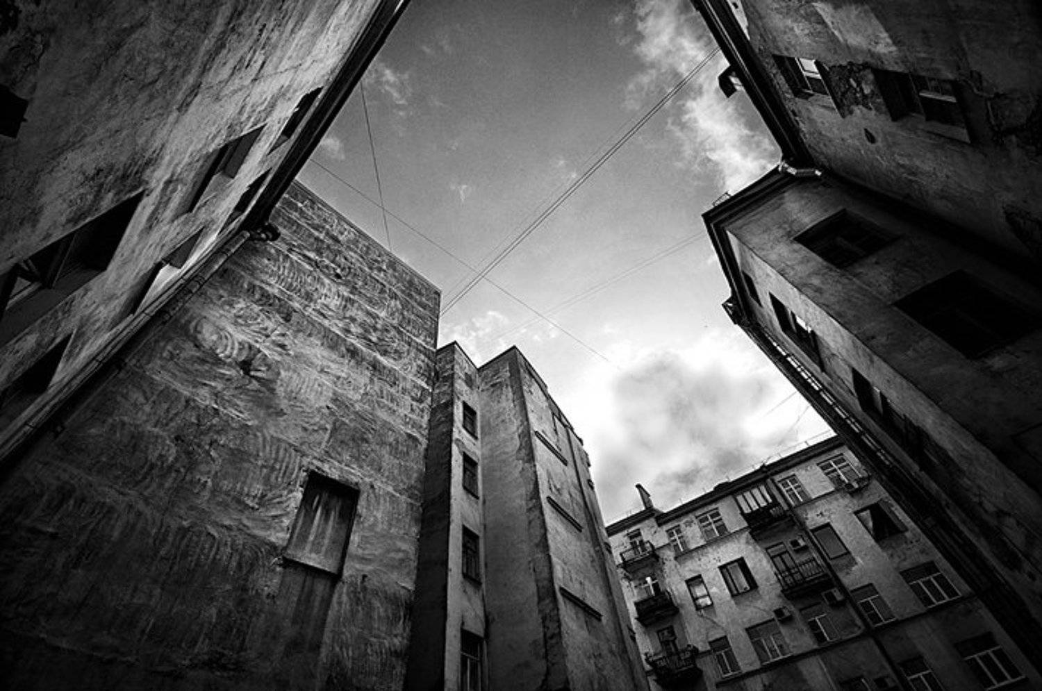 * * *. Автор: maxdart двор, дома, санкт-петербург, стена, чб, maxdart