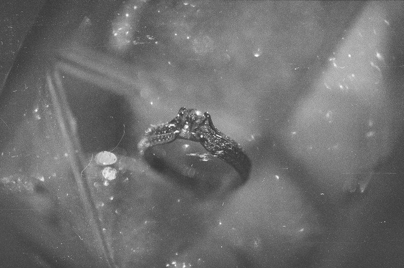 Кольцо с бриллиантомphoto preview