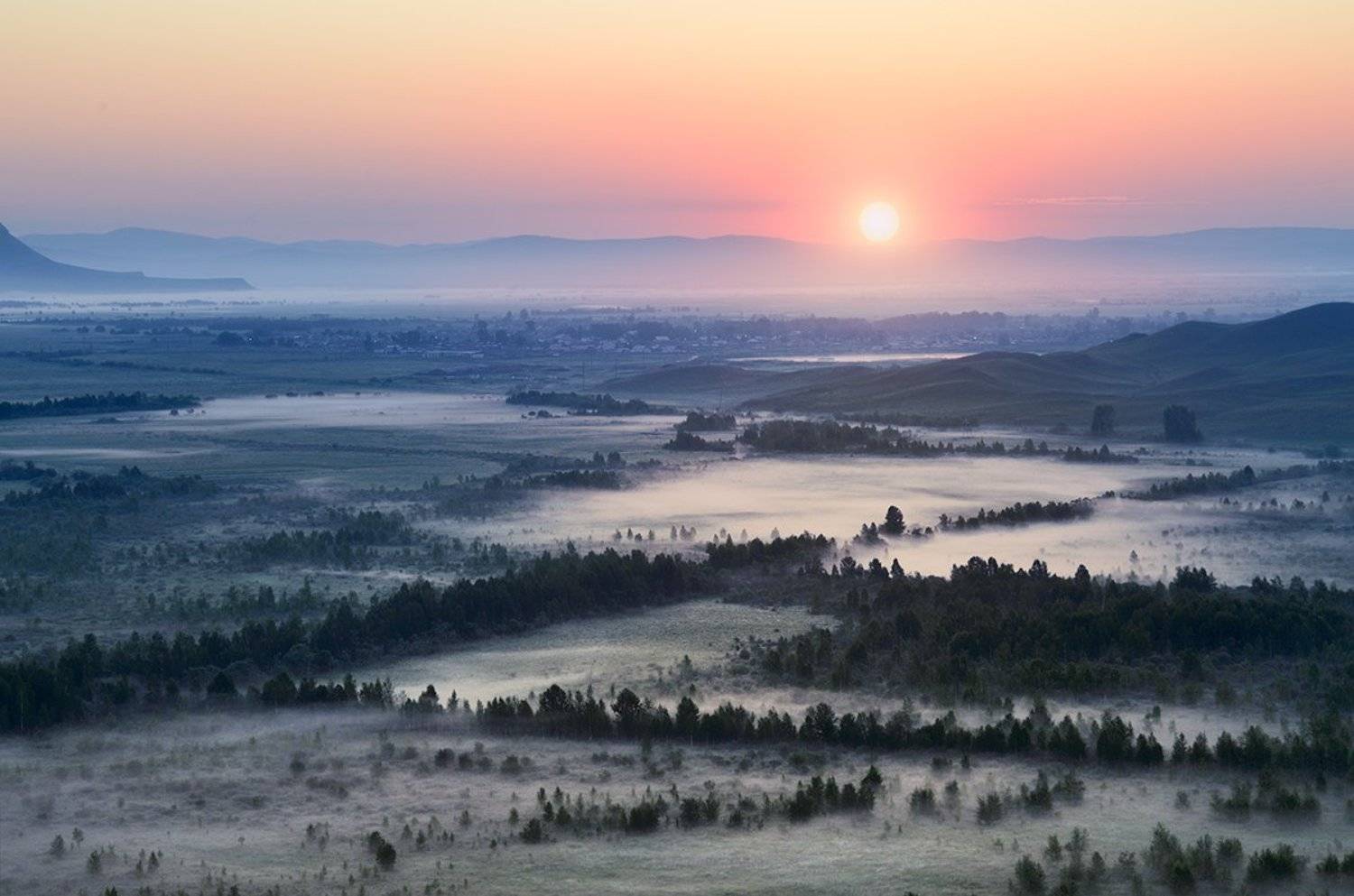 Большой, Восход, Высокий, Глубокий, Голубой, Даль, Деревья, Дымка, Зеленый, Канал, Красивый, Пейзаж, Природа, Размер, Разрешение, Рано, Рассвет, Розовый, Сибирь, Солнце, Степь, Туман, Утро, Фиолетовый, Хакасия, Холмы, Яркий, Дмитрий Антипов