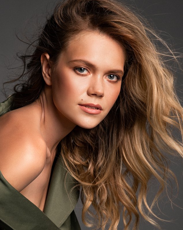 женский портрет, шикарная, красотка. девушка, фэшн, pretty woman, fashion, adult, lips, portrait, girl, attractive, pretty, model, hair, beautiful, natural, female, smile, beauty, studio, lady, elegance, glamour, curly, elegant, Лизаphoto preview