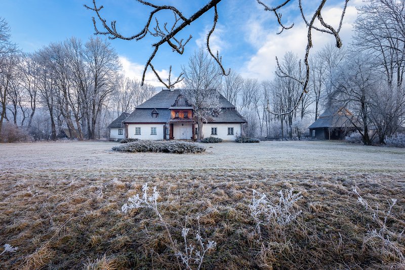 Замороженный особнякphoto preview