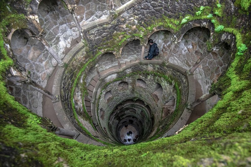 португалия, синтра, колодец, зеленый цвет, лестница Колодец Синтрыphoto preview