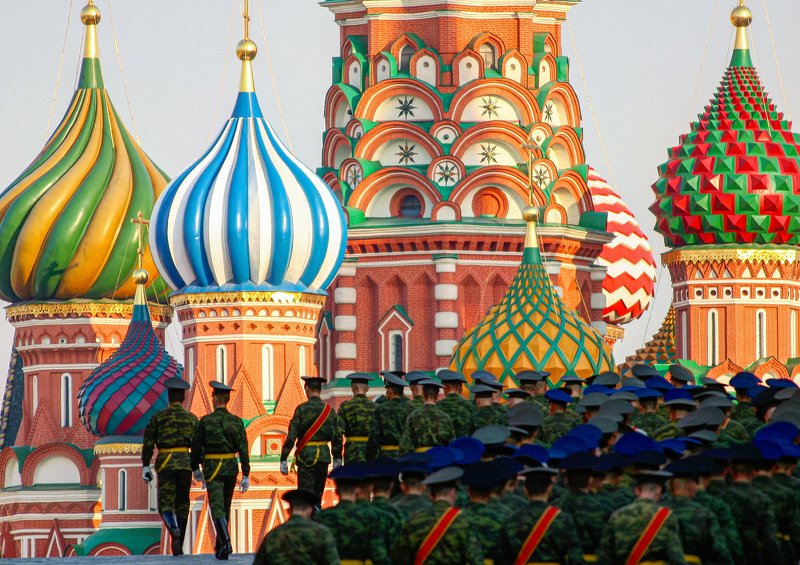 Краснаяплощадь Россия солдаты СоборВасилияБлаженного Собор Москва столица парад  Красная площадьphoto preview