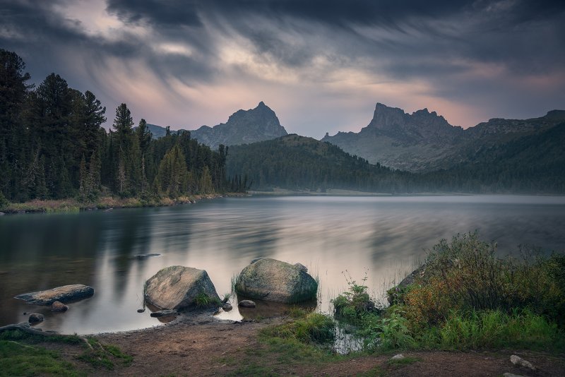 пейзаж, природа, озеро, отражение, камни, горы, скалы, пика, облака, небо, вечер, тихий, спокойный,  ергаки, красноярский край, сибирь, хребет, длинный Погода портится...photo preview