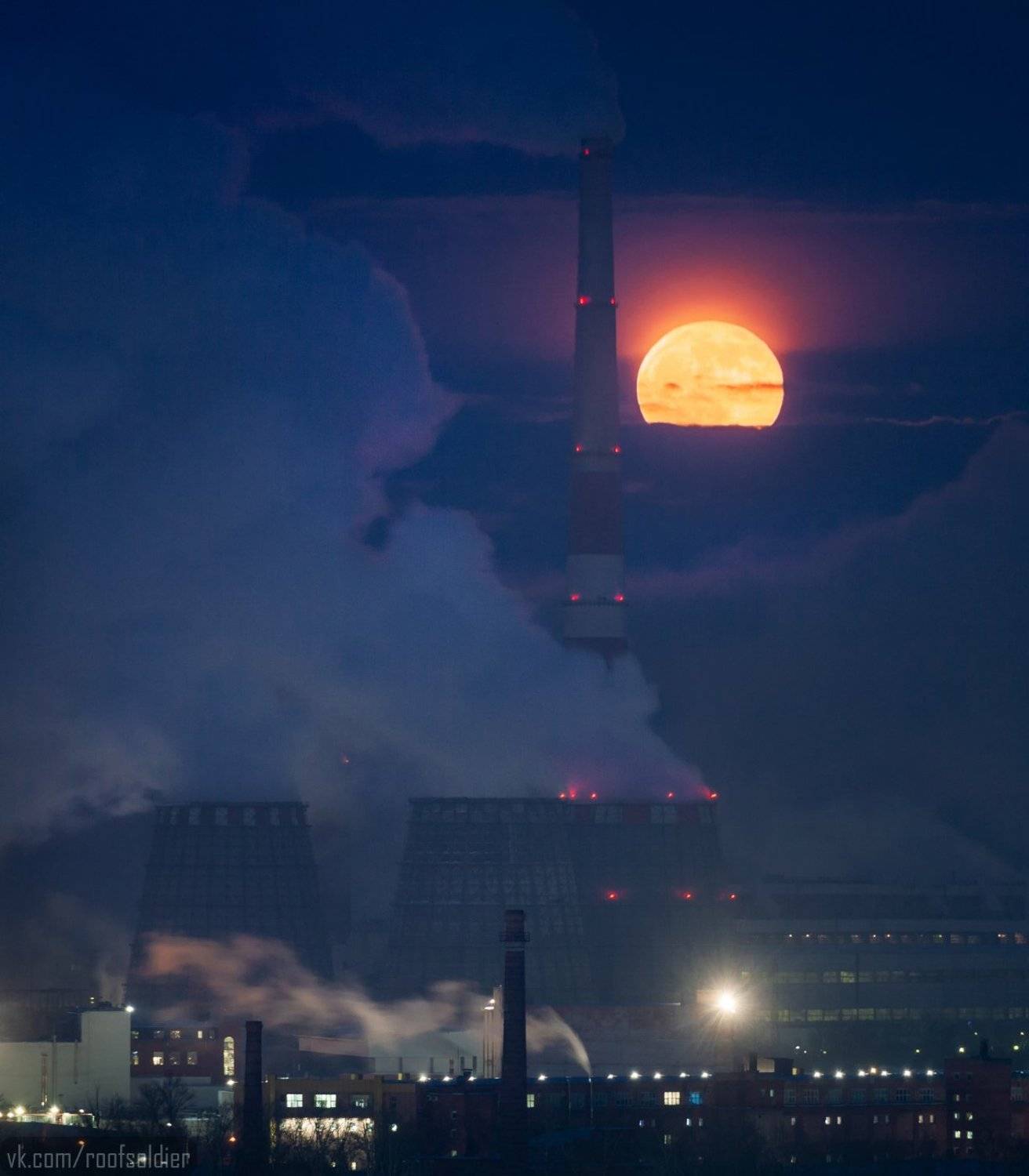 Омск, Россия, Сибирь, пейзаж, город, omsk, russia, siberia, city, cityscape, landscape, architecture, ecology, pipe, factory, industrial, smog, smoke, moon, full moon, astrophoto, Голубев Алексей