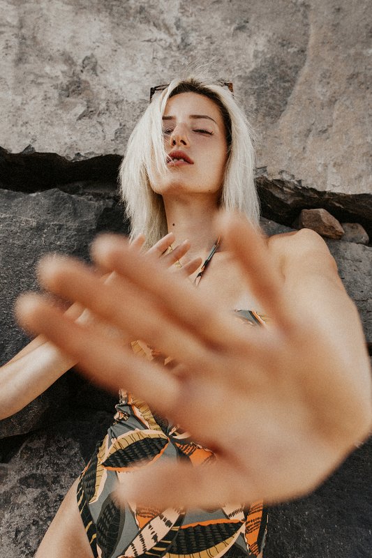 Портрет, portrait, People, Girl, lady, жанр, Mood, soul, девушка, nature, film, фотография, fashion, hands Move backphoto preview