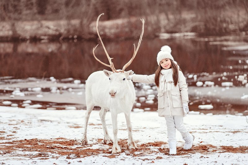 зима, зимний день, winter, дети, детство, зимняя фотосессия, детская фотосессия, белый олень, фотосессия с оленем, детская фотография, children photography, kid, children, child, childhood, детство, children portrait, дети модели, дети модели москва Машаphoto preview