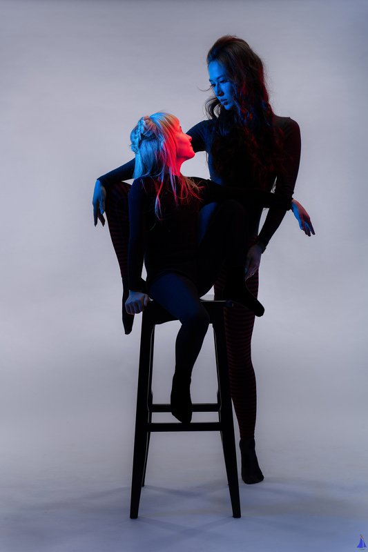 50mm, adorable, art, blue, canon, creatively, eos, family, geometry, girls, gradient, great, ivansamodurov, love, mom and daughter, on the background, photo, red, stars, studio, Иван Самодуров, студия, мама и дочка, красный, синий, девочки Мама и дочкаphoto preview