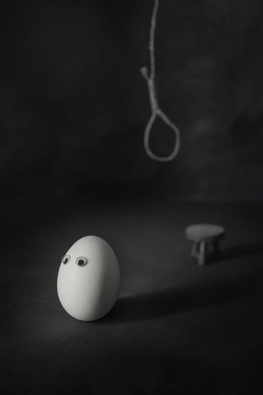 яйцо, чернобелое, концепт What must be, must be.photo preview