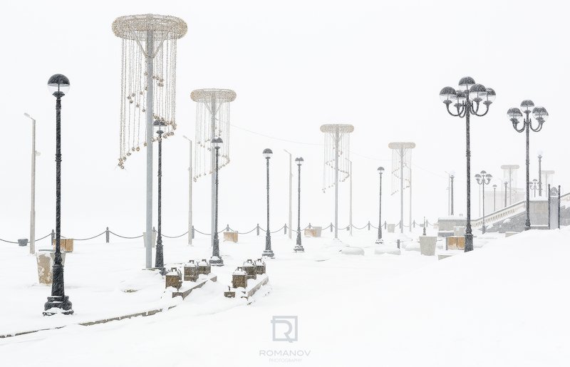 москва речной вокзал снегопад тушино минимализм фонари снег зима столица  Речной вокзал. Вид на Тушино, Москва. Январь 2021 - River terminal. A view at Tushino district, Moscow. January 2021photo preview