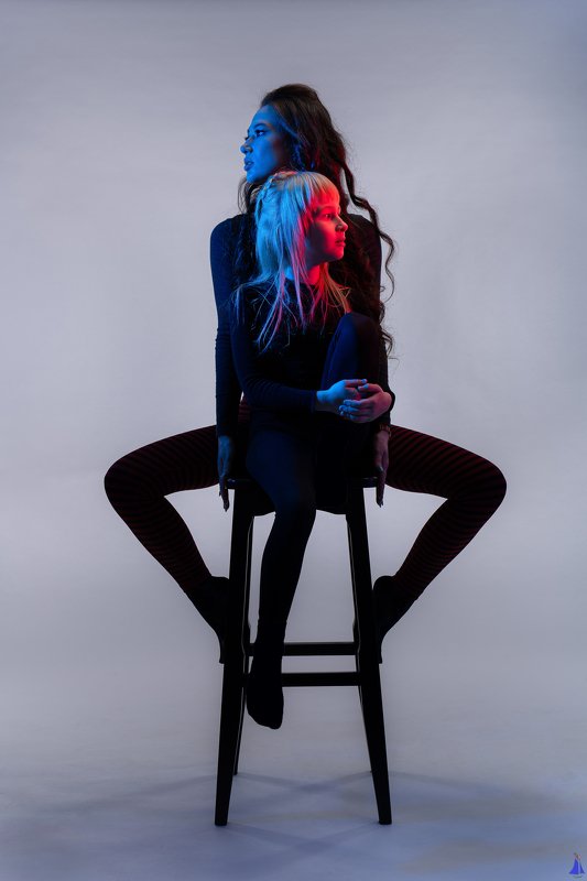 50mm, adorable, art, blue, canon, creatively, eos, family, geometry, girls, gradient, great, ivansamodurov, love, mom and daughter, on the background, photo, red, stars, studio, Иван Самодуров, студия, мама и дочка, красный, синий, девочки Мама и дочкаphoto preview