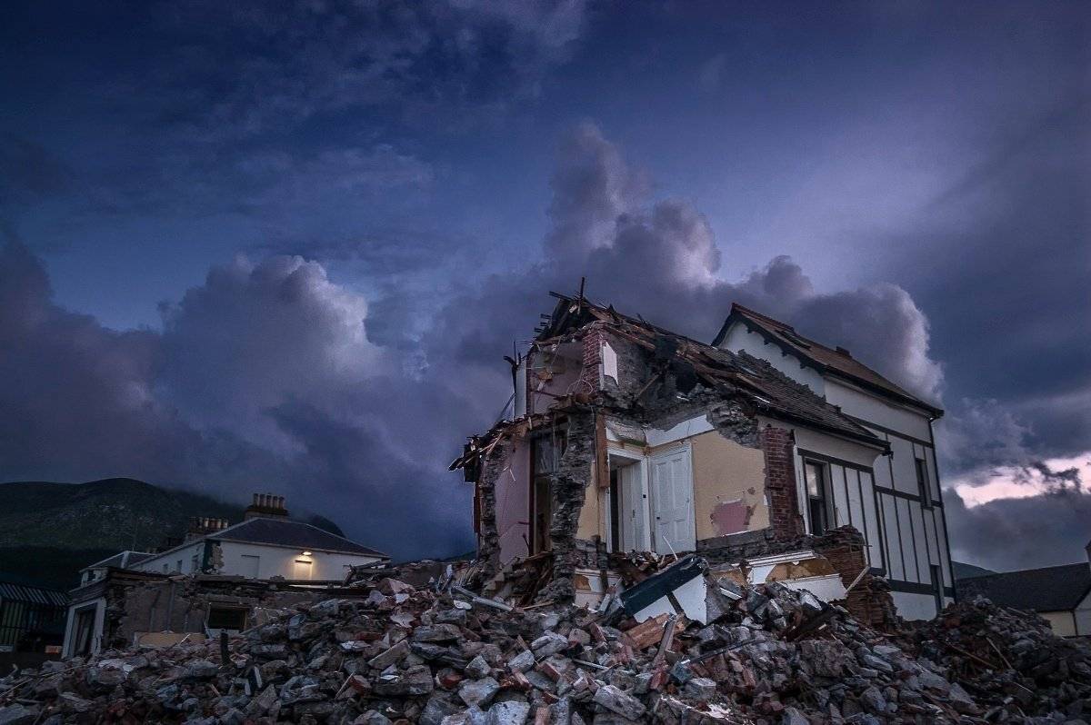 Our House in the Middle of the Street. Автор: Emilis Baltrusaitis , Emilis Baltrusaitis