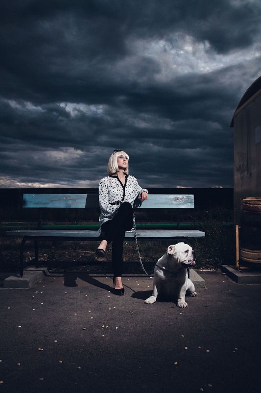 город, девушка, собака Маяphoto preview