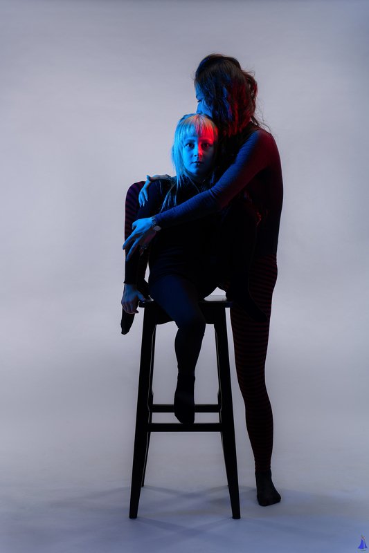 50mm, adorable, art, blue, canon, creatively, eos, family, geometry, girls, gradient, great, ivansamodurov, love, mom and daughter, on the background, photo, red, stars, studio, Иван Самодуров, студия, мама и дочка, красный, синий, девочки Мама и дочкаphoto preview