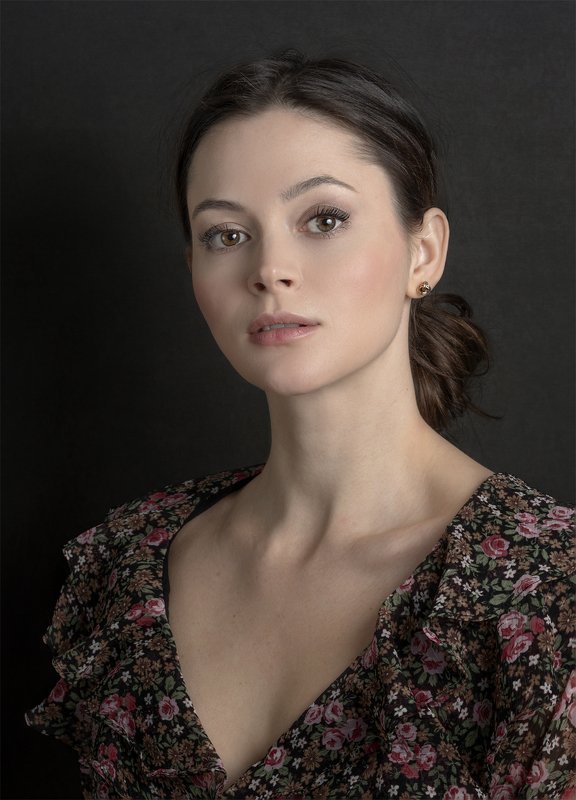 fine art , постановочная фотография ,жанровый портрет, губы , portrait , взрослая женщина photo preview