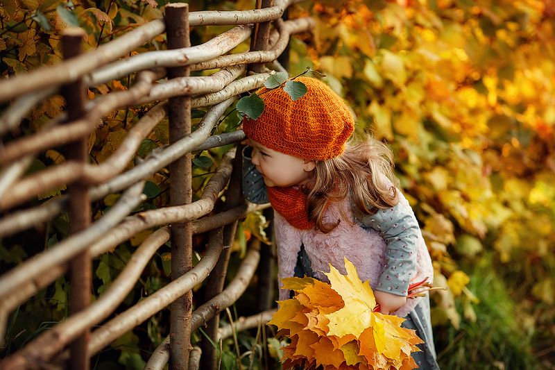 Саша и осеньphoto preview