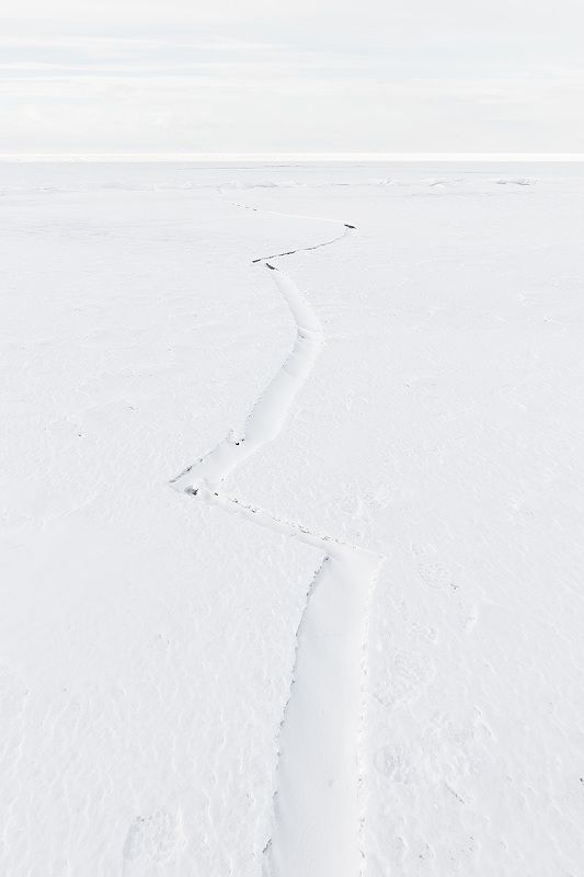 Байкал, трещина, зима, лёд, Россия Скрытая угрозаphoto preview