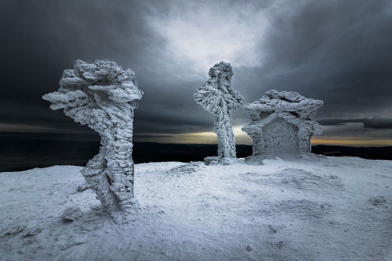 карпаты, чорногора, петрос, зима, лед, холод, поход, зимний, намерзание, капличка, хрест Пан Петросphoto preview