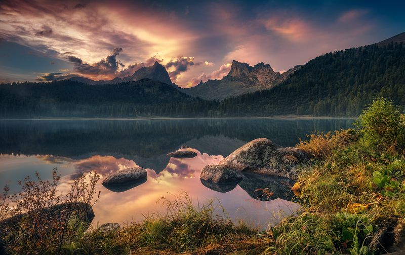 пейзаж, природа, красивая, горы, скалы, пики, камни, озеро, вода, вечер, берег, ергаки, светлое, красноярский край, облака, отражения Вечерние пейзажи озера Светлогоphoto preview