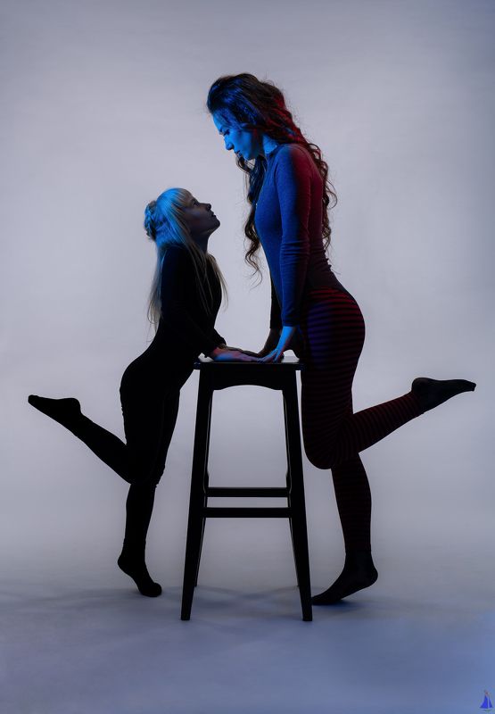 50mm, adorable, art, blue, canon, creatively, eos, family, geometry, girls, gradient, great, ivansamodurov, love, mom and daughter, on the background, photo, red, stars, studio, Иван Самодуров, студия, мама и дочка, красный, синий, девочки Мама и дочкаphoto preview